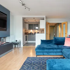 https://apt-walk-to-the-excel.cambridgehotelsuk.com