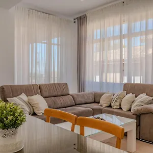 https://living-ii.es-andalucia.com